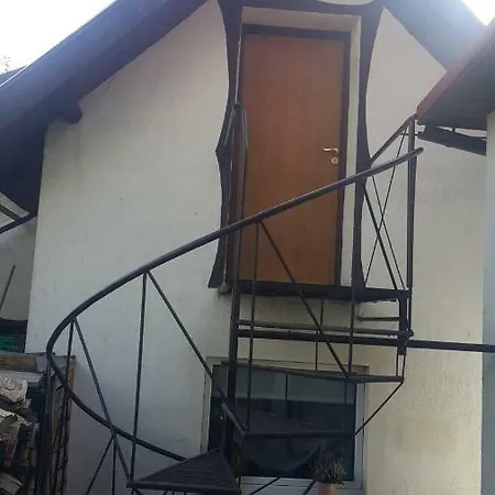 Apart Apartment *